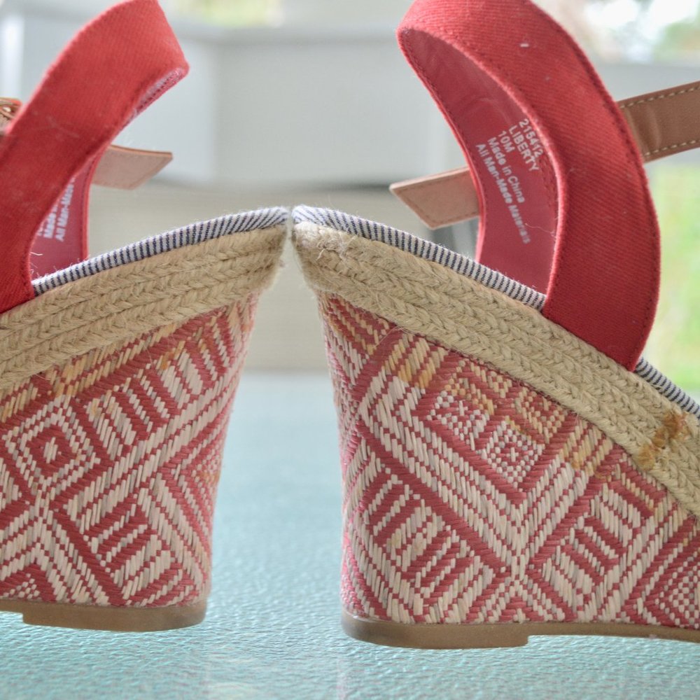 Red Patterned Wedges - Picture 6 of 7